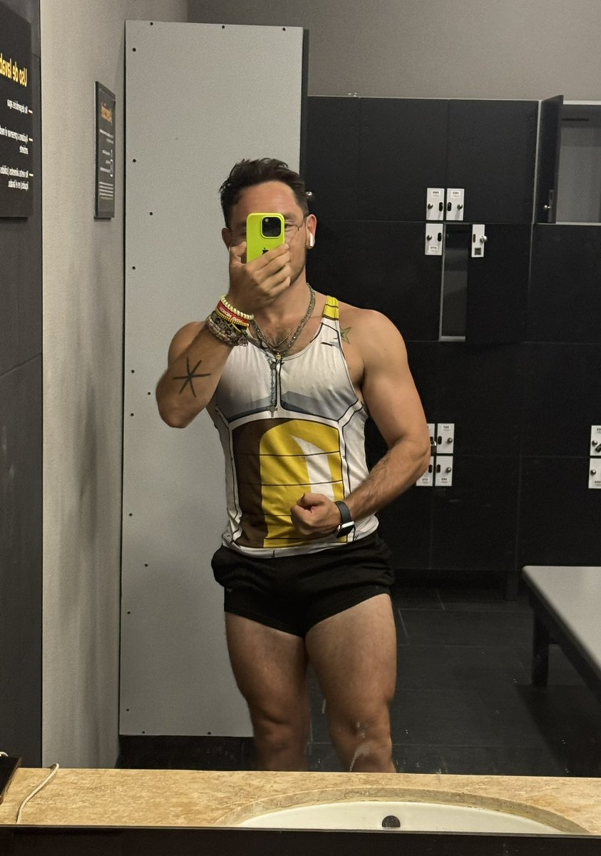 joohnyfernandez's tweet photo. 🍗✌️😵‍💫 #fit #Ssj3 https://t.co/C9LgExUuzs