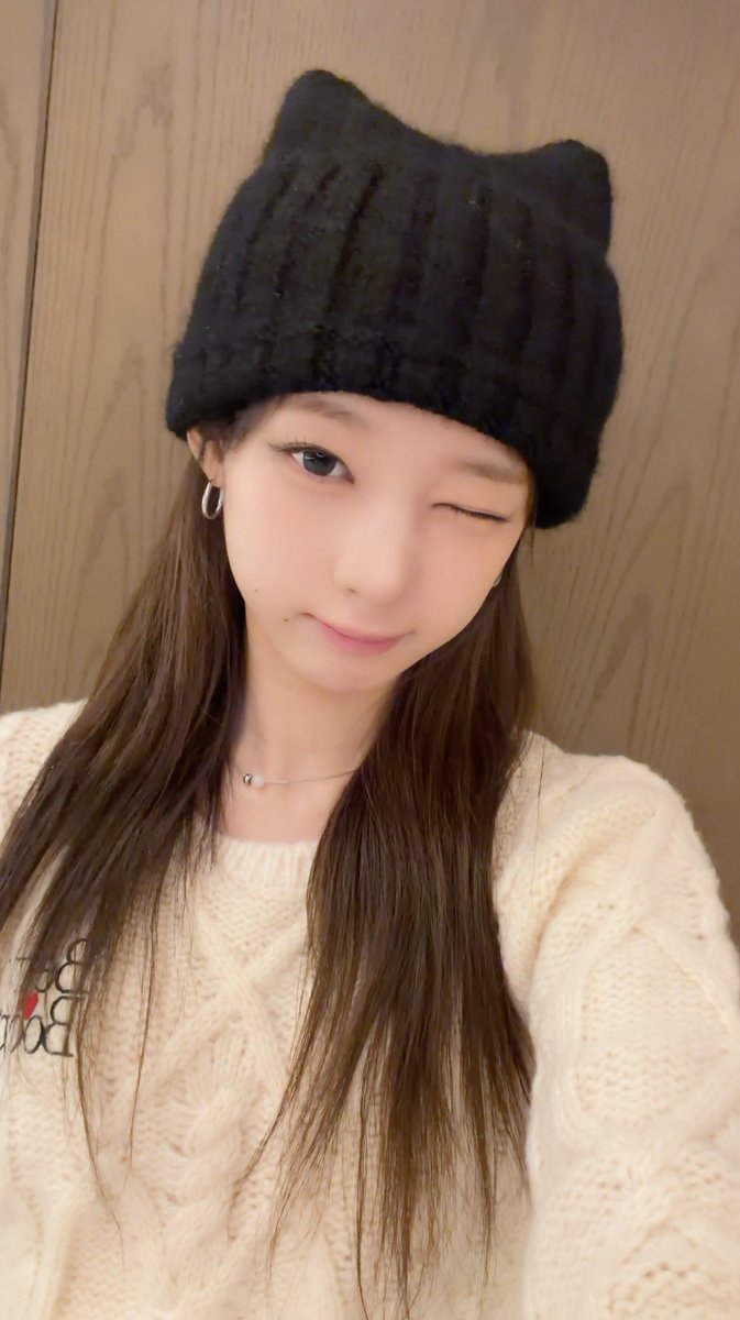 ULKINOFFICIAL's tweet photo. <힛지스 혜린_260304 힛지스 공식 트위터>

착용 제품 : 베티붑 로고 자수 케이블 크롭 니트_아이보리
🔗https://t.co/w9sKfHaeqm

#HITGS #힛지스 #HYERIN #혜린 #베티붑 #BETTYBOOP #얼킨캔버스 #CNVS #니트 #크롭니트 
@HITGS_offcl https://t.co/RJxt72eLCu