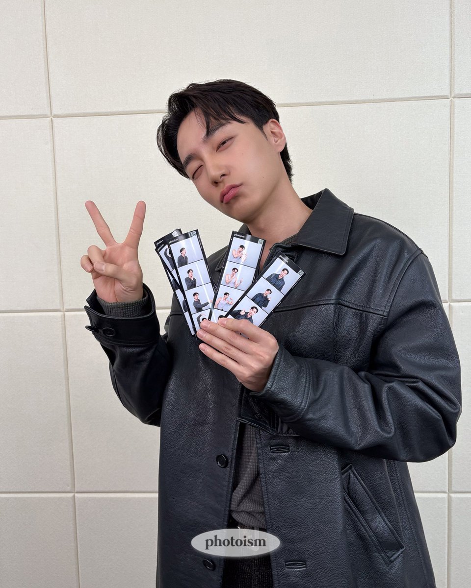 photoism_behind's tweet photo. PHOTOISM X Roy Kim

로이킴 촬영 비하인드 📸

눈 감고 “다시 불러 봄” 감상하느라 잊고 있었던
로이킴 비쥬얼 다시 꺼내 봄 𖧷 ˚｡

@official_roykim  @RoySangwooKim

#포토이즘 #로이킴

ONLY IN PHOTOISM https://t.co/3S6el6Padl