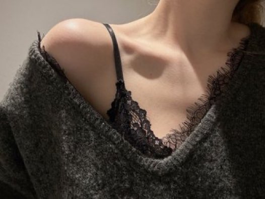 ceelune_'s tweet photo. being a woman is so beautiful 🦋🖤 https://t.co/6bqFPi2c98