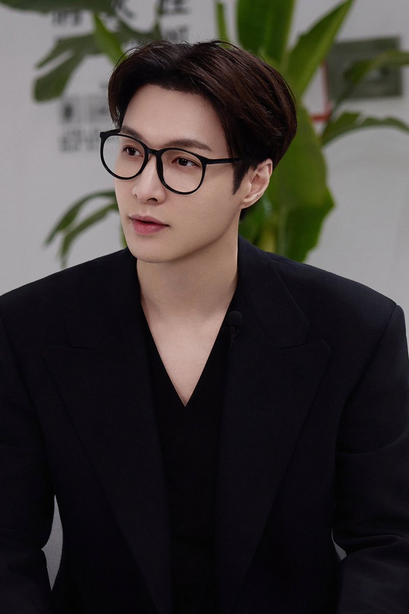 Lay Zhang Studio tweet media