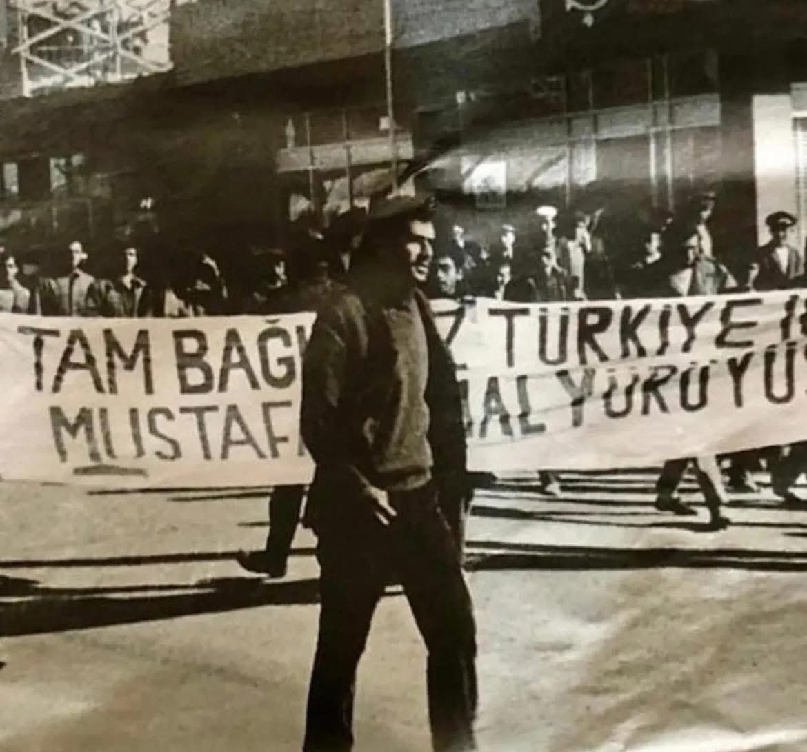 Tam bağımsız Türkiye,
Mustafa Kemal yürüyüşü…
Deniz Gezmiş…
#denizgeşmiş