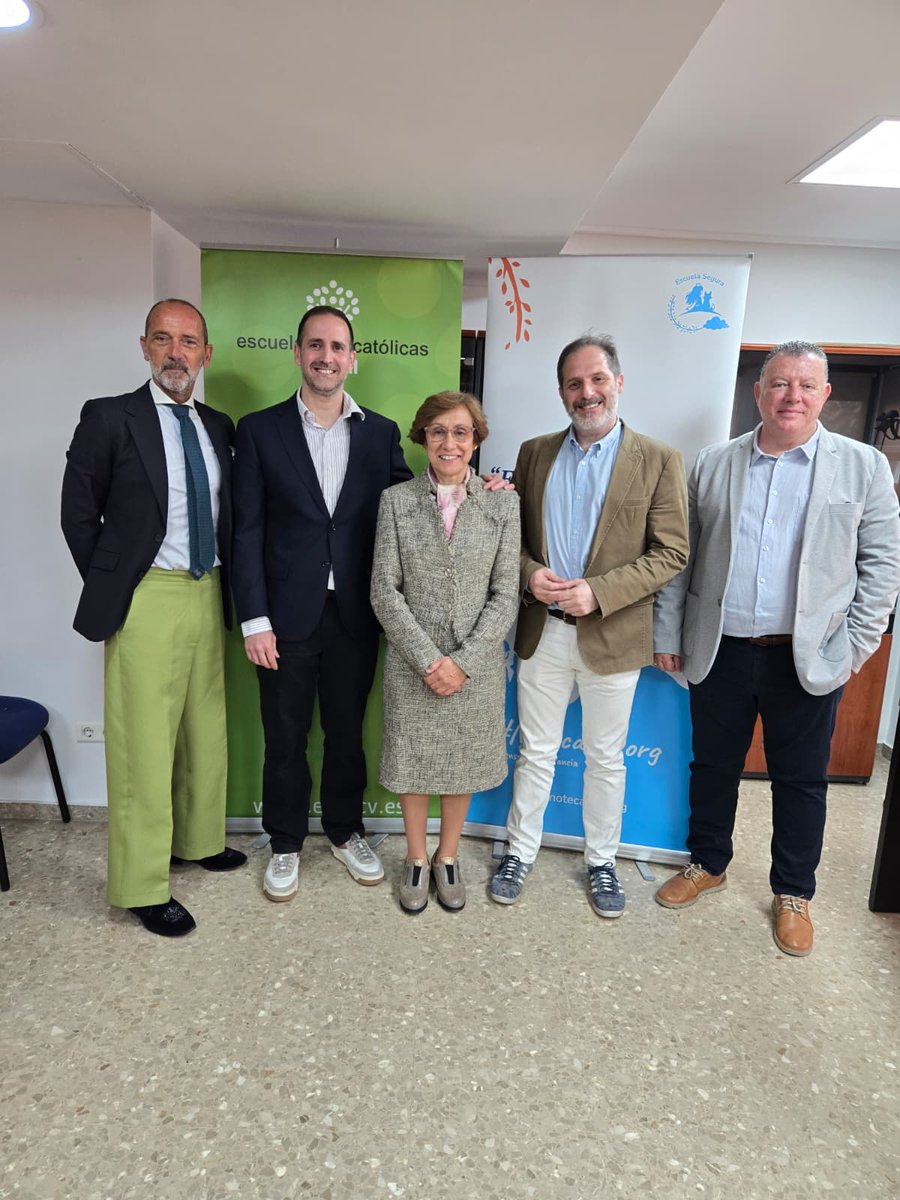 escacv's tweet photo. Firmamos un acuerdo de colaboración con https://t.co/JI9v8Iu2pj un proyecto de la @FundacEdelvives  en pro de la infancia frente a los abusos. #ColesconAlma https://t.co/lSHYmqvL9d
