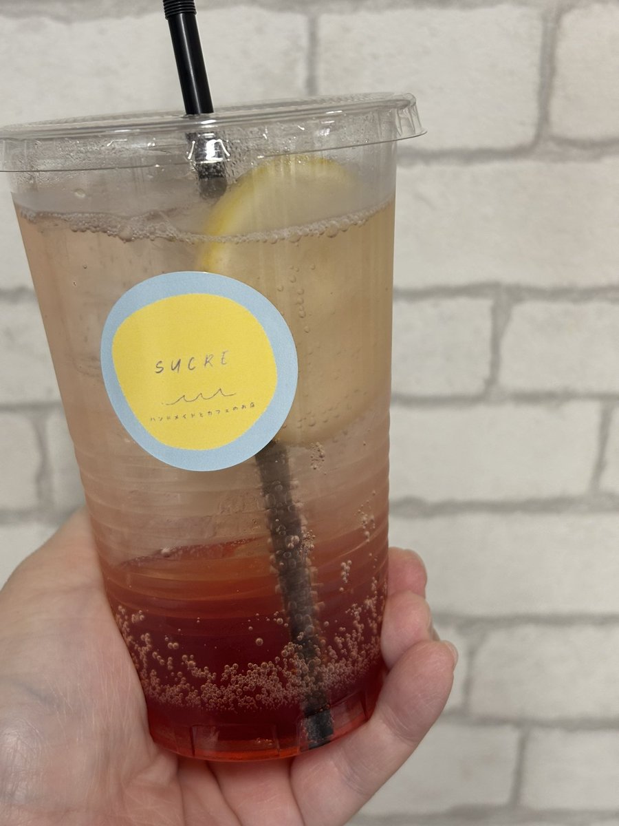 シュクルではNewドリンク登場してます♪
今日はアセロラレモネードにしました⭐︎
うま〜🥤