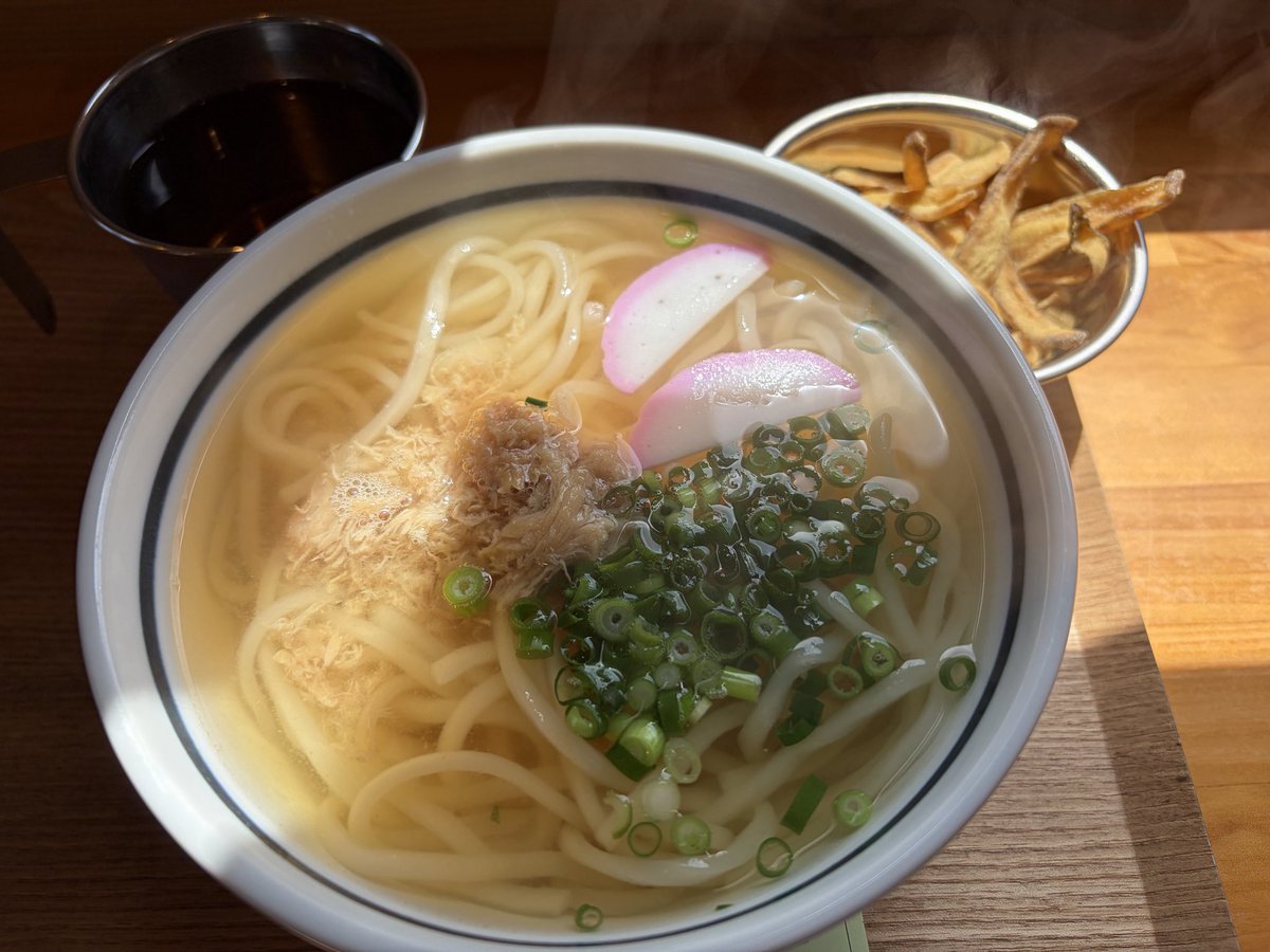 1000bero's tweet photo. GW最終日に大興善寺（佐賀県基山町）の午年御開帳に行ってきました。時代は奈良期だそうですが果たしてどうでしょうか。さておき美しい仏さまには違いないです。山を降りた道路沿いに評判の中隈うどんさんで朝ごは��😋 https://t.co/x2kLDxweru