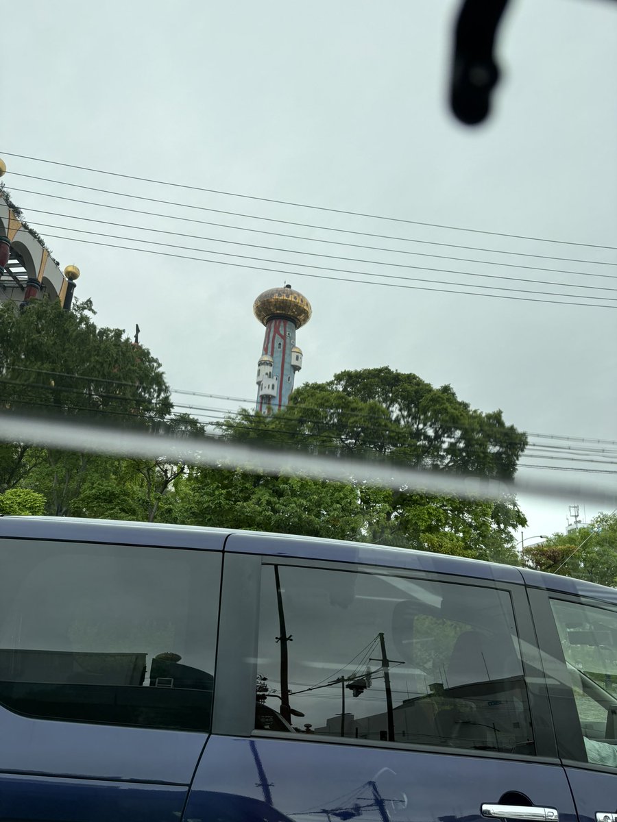 このち⚪︎んこみたいな建物、大阪市のごみ焼却場なんやってさ。
なんかのテーマパークかと思ったw
小学生の頃社会見学とかで行ったっけなーその時は普通の建物だったけど。