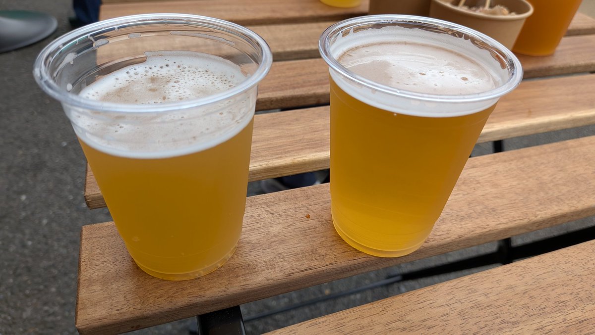 連休最終日は、三浦海岸ビールまつり2026で、昼間からビールを飲んでる