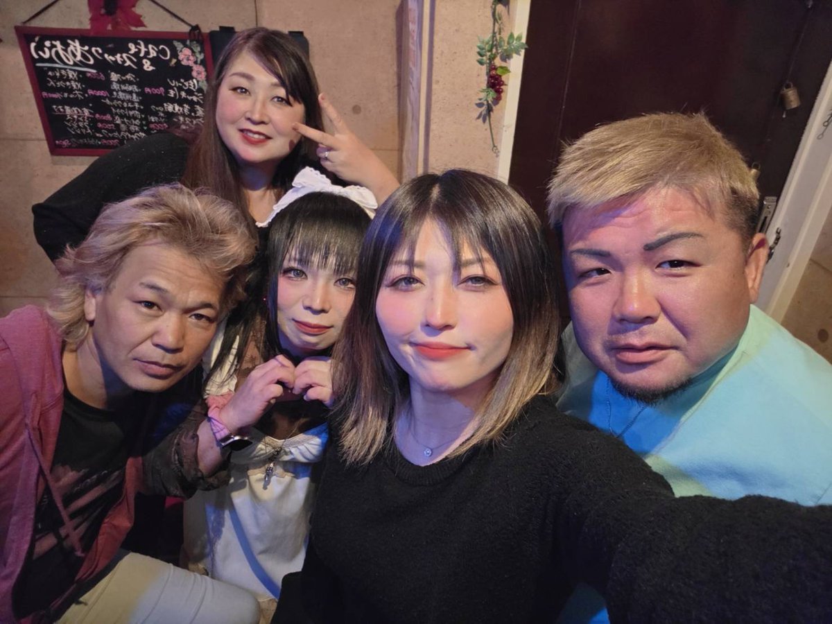 SHINOMON0124's tweet photo. 熊本からりょうちゃん✈️𓈒𓂂𓏸⁡
⁡楽しかったね♡⁡
⁡遠くから⁡
⁡逢いに来てくれて(*´∀｀)ﾉ ありがとぅ♪⁡
⁡(*´ ˘ `*)ｳﾌﾌ♡⁡
⁡ #スナックあおい  #BARオルカ  #café  #浜松スナック #熊本 https://t.co/lPIT5uu3sL
