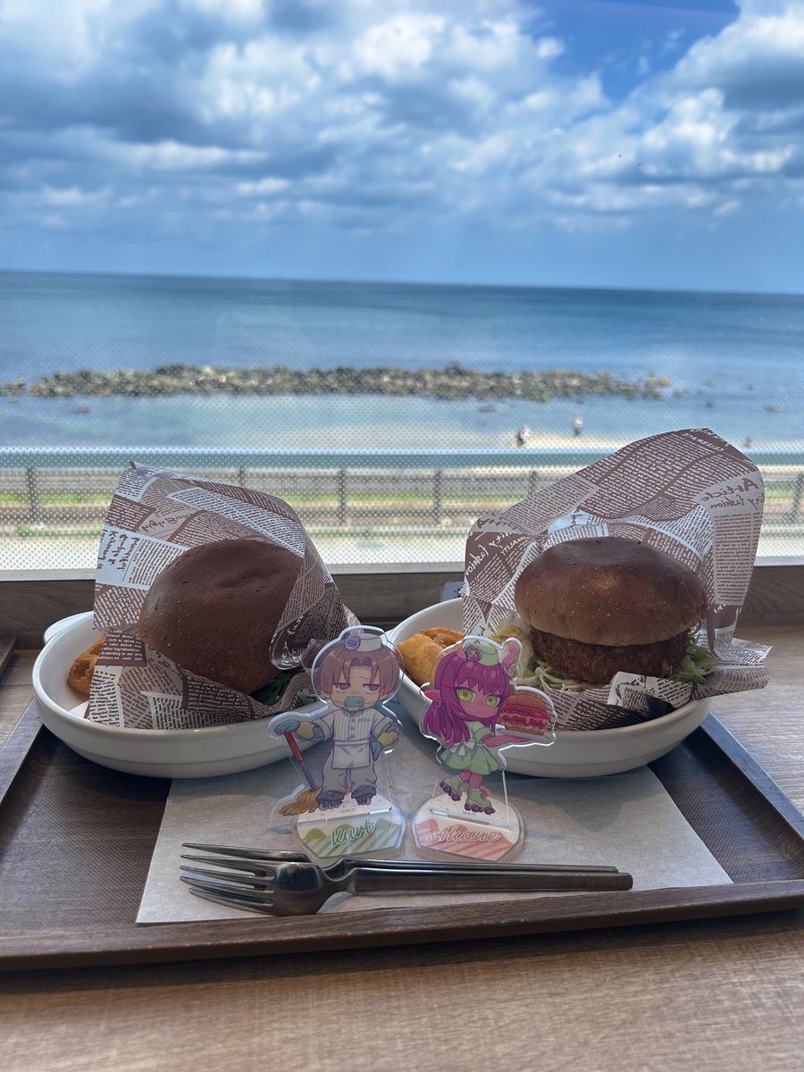 2daime732's tweet photo. 念願の🍔🌊 https://t.co/47NFP4MeEO