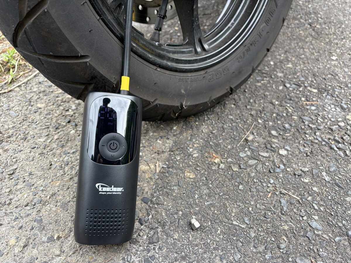 noripodsocksppp's tweet photo. 連休最終日軽くバイクに乗ってきた。
やっぱ人多い。昨日届いた電動空気入れはコンパクトで音も抑えられてていい感じ。 https://t.co/PWV92F6odT