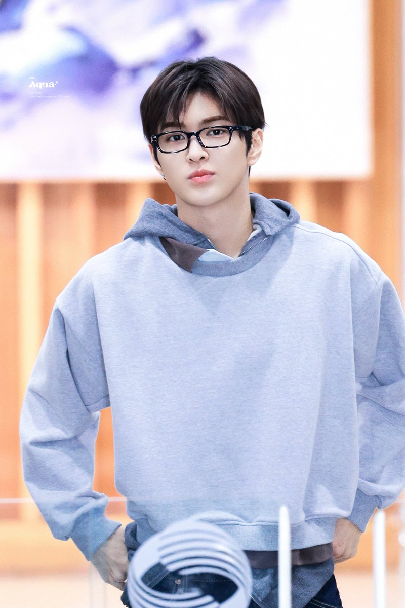 aqua_cortis's tweet photo. 260506 👓🩶
#KEONHO #건호 #CORTIS #코르티스 https://t.co/HeMlcwVOZn