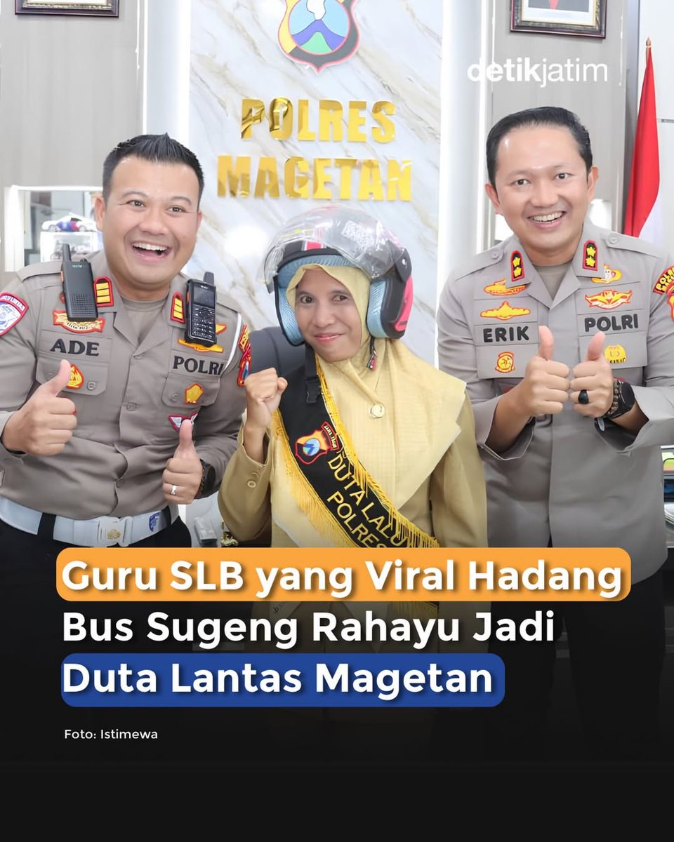 detikjatim_'s tweet photo. Wiiih! Aksi berani Sri Wahyuni (53) yang menghadang bus Sugeng Rahayu karena menerobos lampu merah di Magetan berbuah apresiasi. Ia kini resmi ditetapkan sebagai Duta Lalu Lintas 2026 oleh Satlantas Polres Magetan.

Baca selengkapnya:
https://t.co/VcxirgCFGZ https://t.co/zgUsjdSIpM