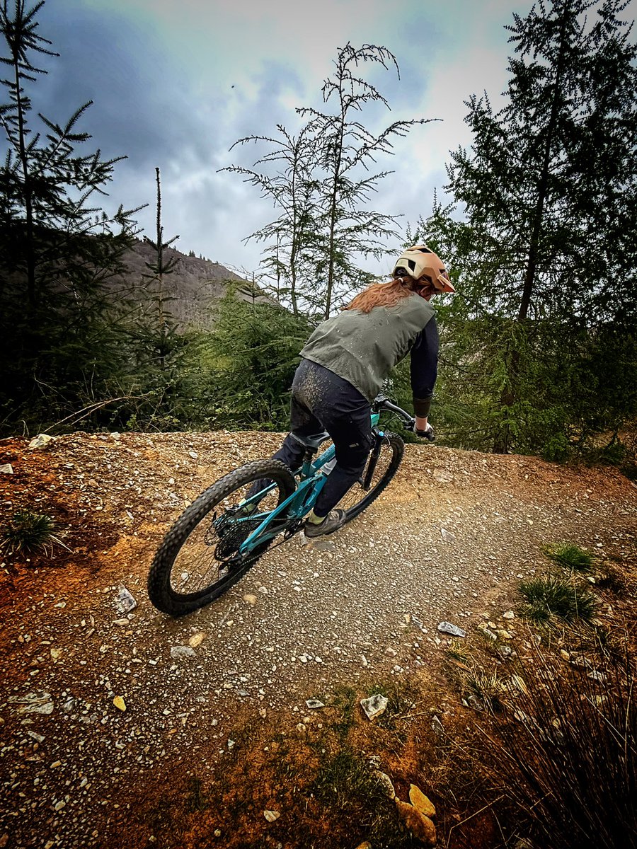 mtbcymru's tweet photo. So good to get out and hit the trails with my girls before the season really kicks off. Get faster every lap too! #mtb #wales #mtbgirls https://t.co/h4Php5pT9J