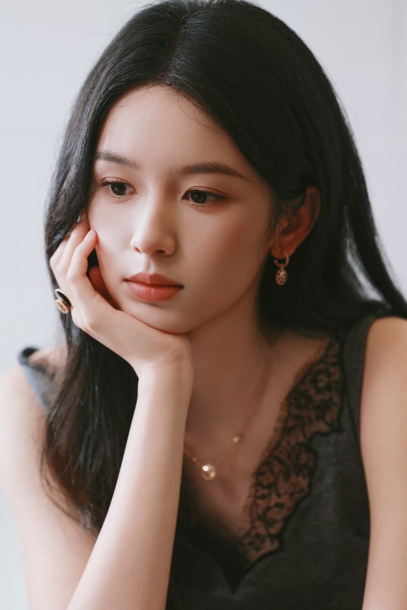 michelleda60388's tweet photo. Understated elegance. 
#ZhouYe https://t.co/ChWQWdWxBO