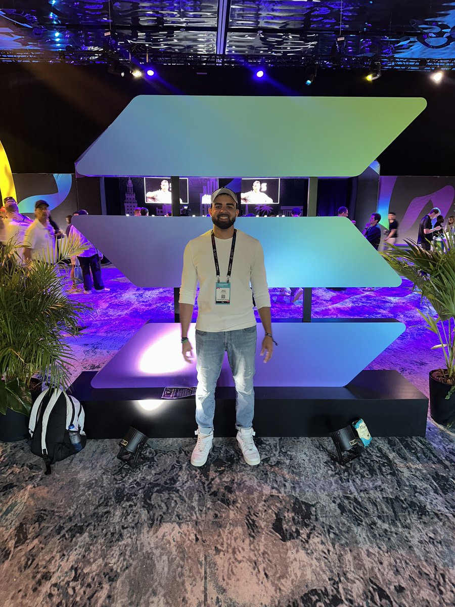 day 2 wrapped got to hop in a <a href="/DeLoreanlabs/">DeLorean Labs</a>, see <a href="/LuisSuarez9/">Luis Suárez</a> talk crypto, and all around <a href="/SolanaEvents/">Solana Events</a> vibesss