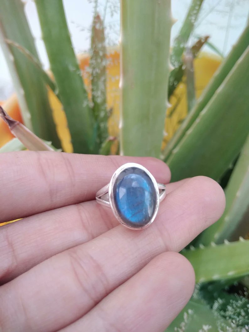 jewelrycreatio1's tweet photo. Labradorite Ring,92.5 Sterling Silver Ring, Blue Flash Oval Stone Ring,Boho Ring,Healing Ring,Anniversary Ring,Handmade Ring,Bridesmaid Gift
Buy At:
https://t.co/Av69mzyrzj
#Naturallabradoritering #Genuinering #Blueflashyring #Bohoring #Stackablering #Modernring #Promisering https://t.co/uad5UQraWW