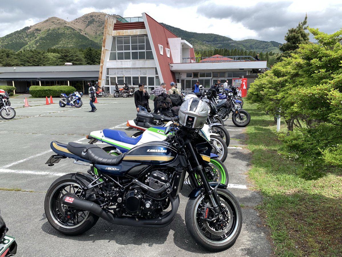 Ninja_miya's tweet photo. 今日のミルクロードは
天気が良いのでバイクだらけでした😊 https://t.co/GQrOHBr9Jk