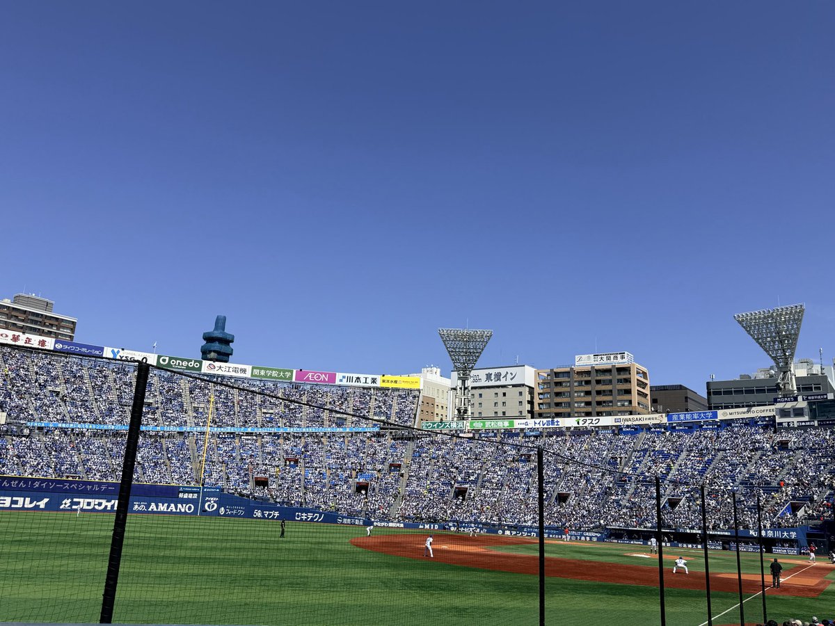 professor_carp's tweet photo. 昨日、遅ればせながら初観戦。負けなくてよかったです。
今日こそ勝て勝てカープ🎏 https://t.co/oCVNjQvxI0