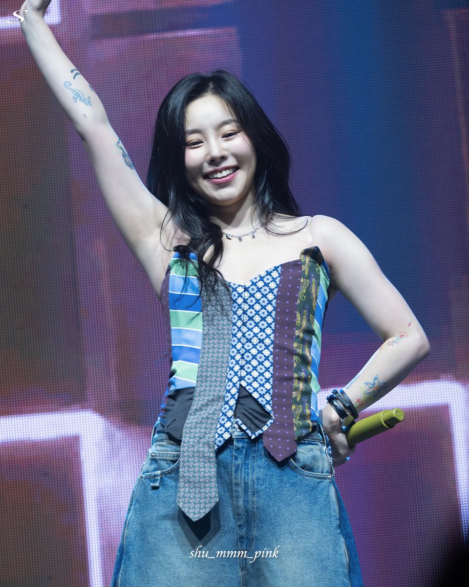 shu_mmm_pink's tweet photo. 2025.09.13

2025 Whee In FAN-CON TOUR
[OWHEECE] in SEOUL - Day 1

❌Do not crop logo

@whee_inthemood

#마마무 #MAMAMOO
#정휘인 #휘인 #Wheein
#OWHEECE https://t.co/aWbsneUg1c