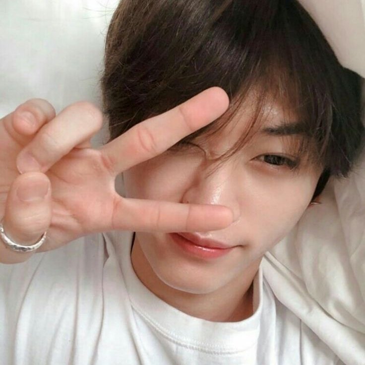 2gether — 2min au

Para su cumpleaños 27 una prueba de embarazo positiva se lleva el premio a la mayor sorpresa de la noche. Sin pareja o preparación mental, su mejor opción es un grupo de apoyo para padres primerizos, dónde conoce a otro omega que también va a ser padre soltero.
