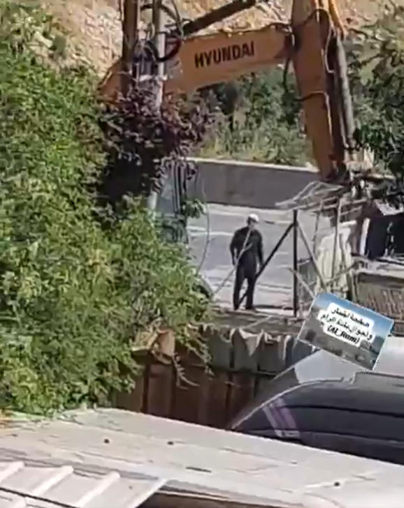 heavy_occ's tweet photo. 🚜 Demolition of Palestinian businesses using a Hyundai excavator in Al-Ram town, Jerusalem area, May 5, 2026
🚜הריסת עסקים בבעלות פלסטינים באמצעות באגר יונדאי באל-ראם, אזור ירושלים, 5 במאי 2026
#AlRam #Jerusalem #WestBank #Hyundai #May2026 #heavy_destruction
📸@QudsNen https://t.co/jPhtk18r3o