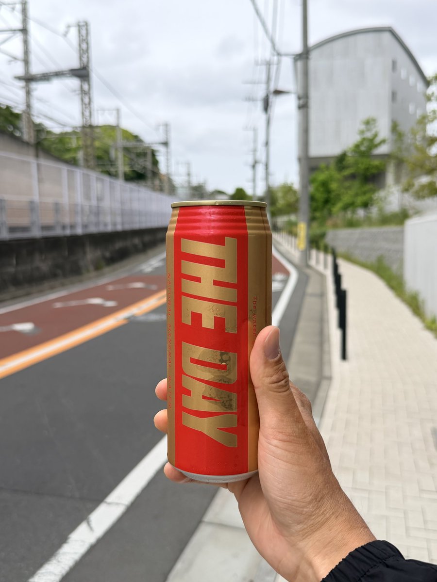 yasupodcaster's tweet photo. 電車が止まっていたので、奇奇怪怪 を聴きながらTHE DAY 散歩🚶

#THEDAY 
#奇奇怪怪 https://t.co/hRXMV65651