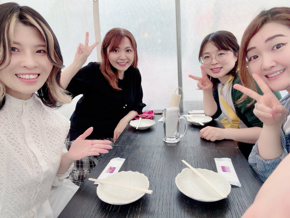 misaki252525's tweet photo. \   Happybirthday自分！笑   /

実紀さん、一花さん、田中めがねにお誕生日お祝いしてもらいました🎂㊗️🌸

この歳もがんばりまーす✨️✨️✨️✨️ https://t.co/1OxWOnaycw