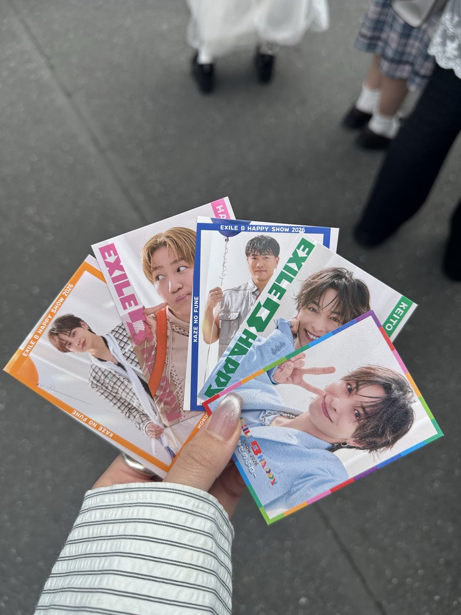 な tweet media