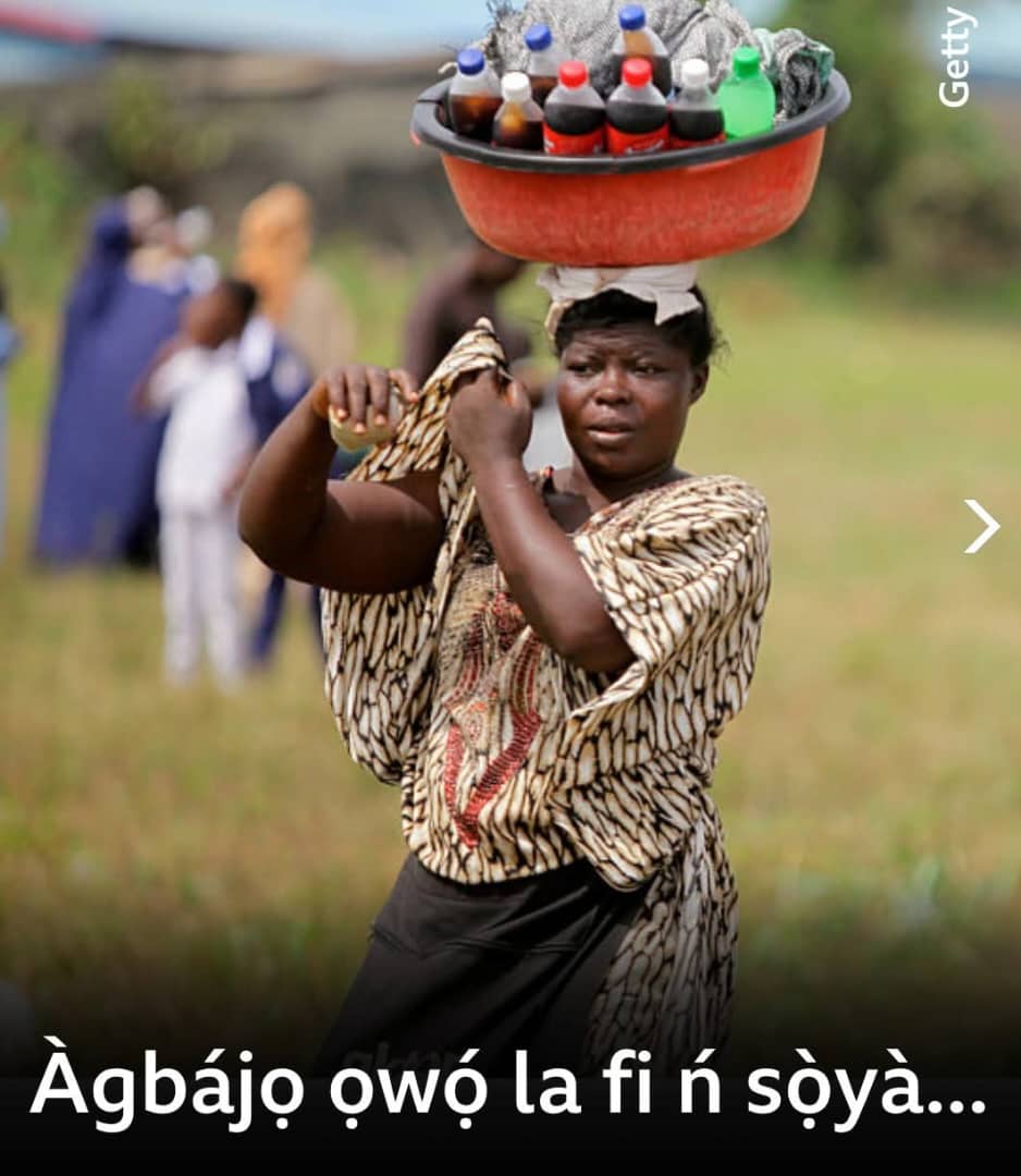 ModadeO58800's tweet photo. Àgbájọ ọwọ́ lafi ń sọ̀yà; àjèjé ọwọ́ kan kò gbẹ́rù dórí.

Translation 
We beat our chest in confidence with a clenched fist; however, no single hand can raise a load from the ground to the head. https://t.co/hwjtM90nRQ