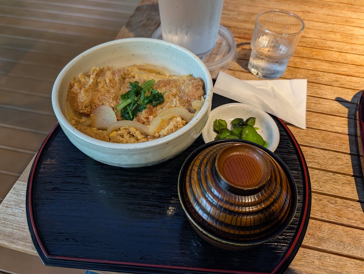 JOJI0529's tweet photo. 小谷流温泉森の湯は初めて来ましたが綺麗な建物の中に広い内湯があり外の露天風呂は広々とし落ち着いて過ごせました。

入浴後レストランでカツ丼、ざるそばを頂きましたがどちらも美味しく文句無し！大満足です😊 https://t.co/F79SLxg6IQ