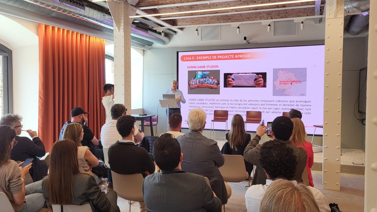 TICSud's tweet photo. 💡Helena Mur, Project Manager del #TICSud, a la jornada sobre oportunitats digitals dels Fons de Transició Nuclear a l'Auditori d'@i2CAT!

👉Hem posat el focus en les línies dedicades a l'emprenedoria i la transformació digital. https://t.co/JAjl2I6nbj