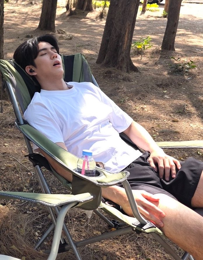 LiirBL's tweet photo. Me: ahh it’s been a long day, let me finally sit down and catch up on my shows!

Me 20 seconds later: 
#sea_tawinan https://t.co/d7mAeimzrQ