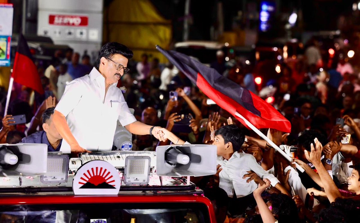 akamenti37's tweet photo. கெட்டாலும் மேன்மக்கள் மேன்மக்களே! https://t.co/ekeDoOTVIV
