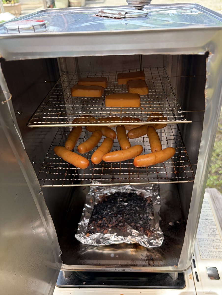 燻製機を500円で自作してみたけど、これは成功なのでは？
燻製チーズ美味しい🤤