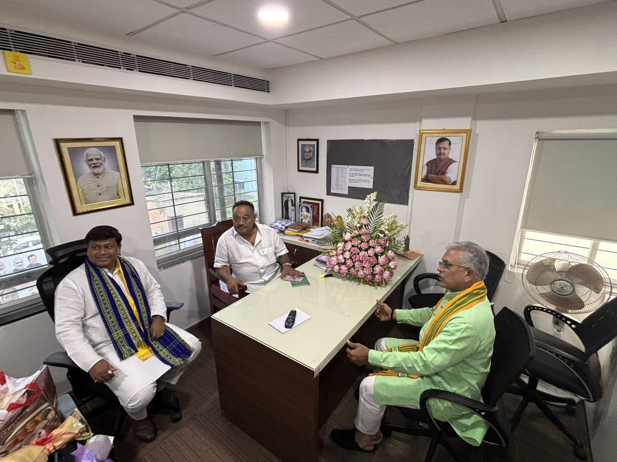 Dilip Ghosh (Modi Ka Parivar) tweet media