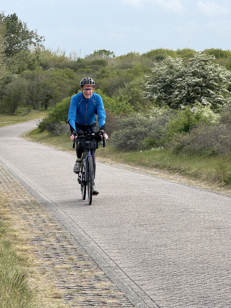 Globeskater's tweet photo. Voor werk nog even snel de fiets opgesprongen om mijn vader nog een keer in de duinen aan te moedigen. Hij voelt zich goed en is blij met de rugwind door de duinen!
#RATN2026 #Dotwatcher https://t.co/7S9zhB6pRo