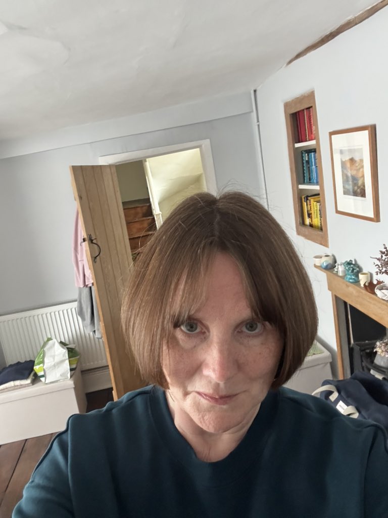 sarah_hilary's tweet photo. Can’t take a selfie to save my life. Luckily I can keep a secret 😈 

Exciting trip today. Lips sealed, except when I’m drinking a ginger ale. Or maybe a negroni.

Phone case from Fukuoka btw. In case you were wondering. 

#selfie #crimewriter #secret #fukuoka https://t.co/svgoJzhIJ2