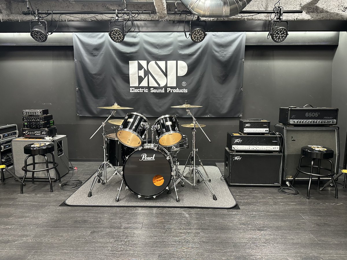 BIGBOSSekimae's tweet photo. 爆音試奏会 featuring PEAVEY &amp;
TRACE ELLIOT開催中です✨

TRACE ELLIOT ELF
小規模ライブなら難なくこなせる
200w出力の超小型ベースアンプヘッド🔊

イベント期間中はドラムも貸し出して
おりますのでセッション感覚での
お試しが可能です🎸🥁

特設ページはこちらから⤵️
https://t.co/dYqL5JK5tY https://t.co/rFZ3fPk6zP