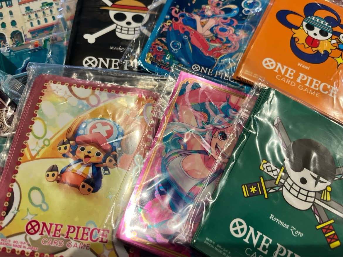 キャラスリーブいろいろ揃ってます🩵 デッキの更新のタイミングで一緒
