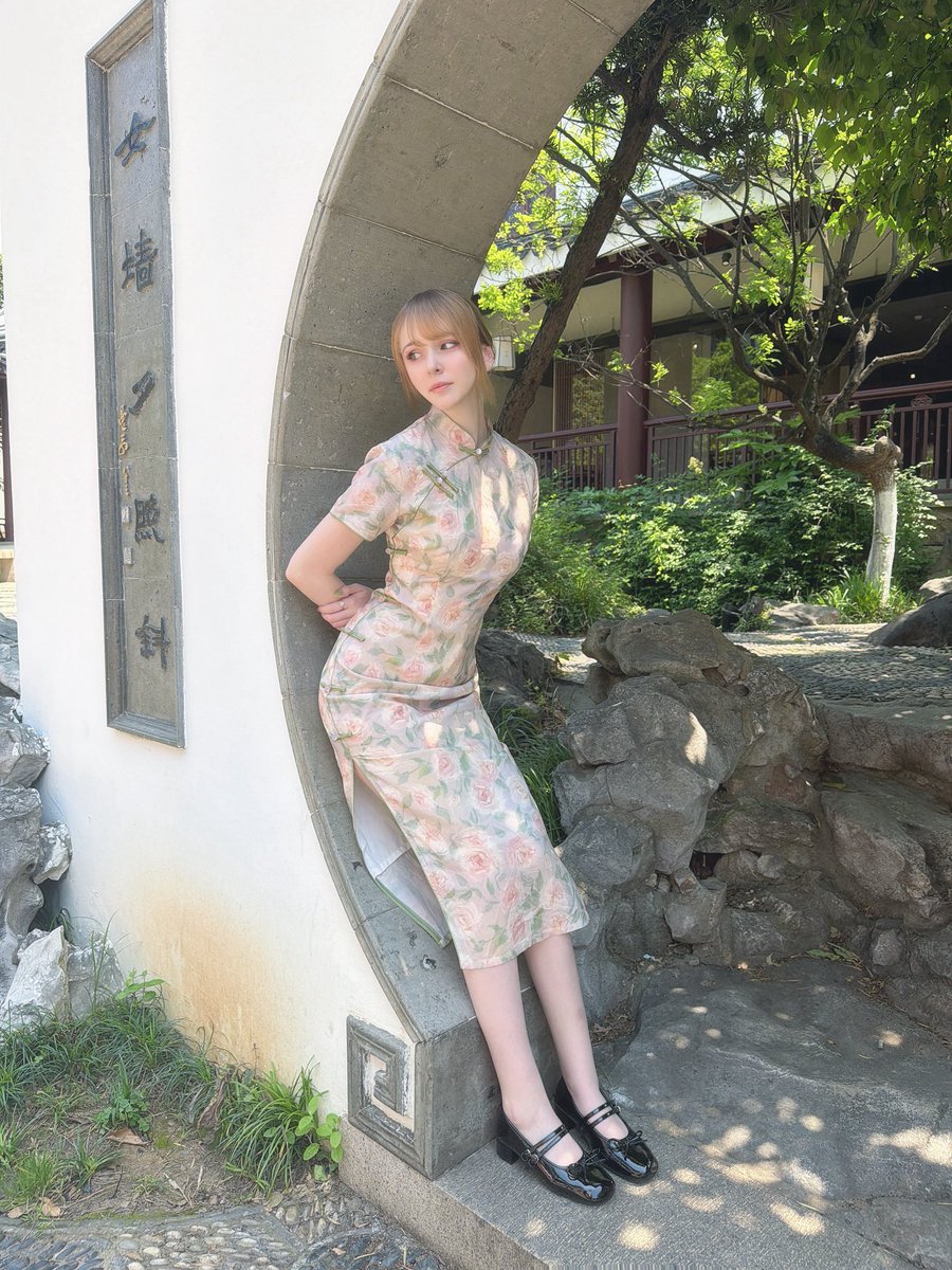 first time wearing a qi pao 🤍💐 https://t.co/wMMDdM9hvl