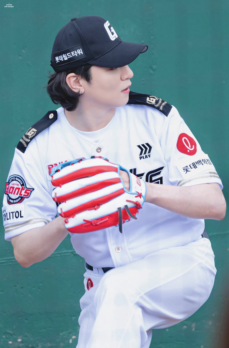 데친이 tweet media