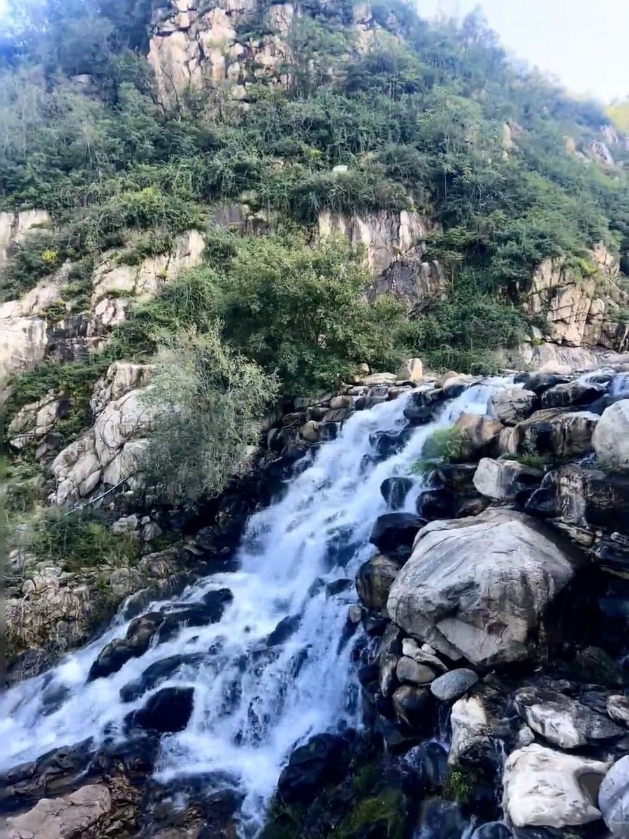lxiomn742154971's tweet photo. 出来躲清静啦,在山里看水发呆,不用想工作,就听个响儿也挺爽的。
Just getting away from it all. Chilling by the stream in the mountains, no work, just watching the water flow.
#MountainEscape #躲进山里 #RelaxDay #放空日常 #NatureLovers #亲近自然 #SimplePleasures https://t.co/YJmzTlw6nH