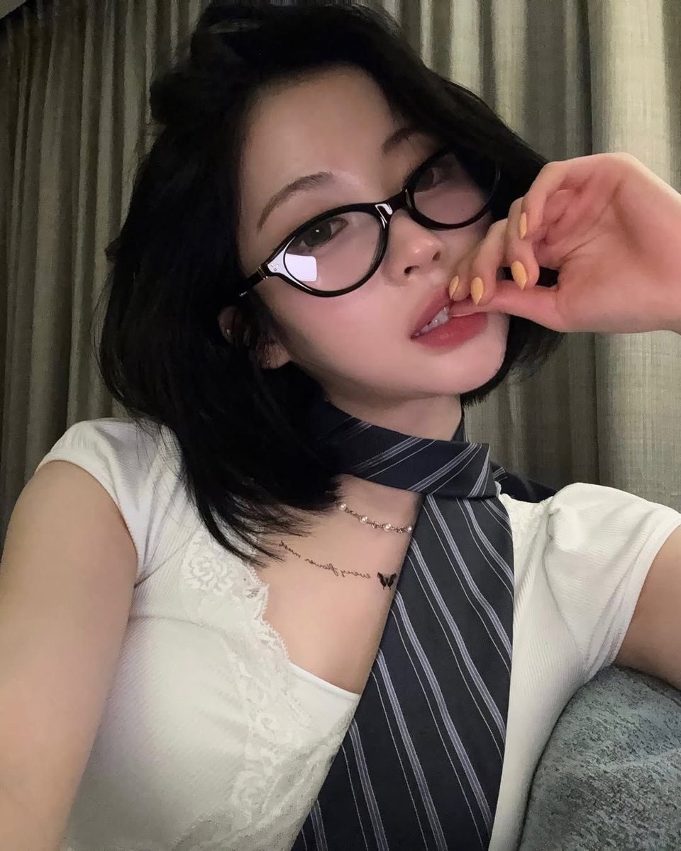 picbaemon's tweet photo. Asa Enami from BABYMONSTER is about to be announced as the new muse for Suntory, the Japanese alcohol brand, on Tuesday, May 12. https://t.co/r6Az9J62ET