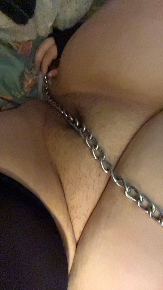 doggythingy's tweet photo. grinding against my leash :3 https://t.co/EmG06mHVYS