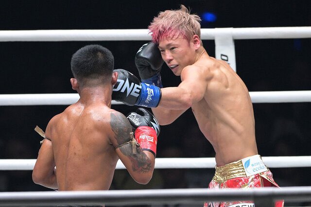MAC_MMA_'s tweet photo. 改めて写真で見ると武尊とは思えないくらい右のガードめちゃくちゃしっかりしてるな

ジャブも蹴りも出てて完全体武尊って感じで何回でも見れるわこの試合 https://t.co/2CrqtdApFP