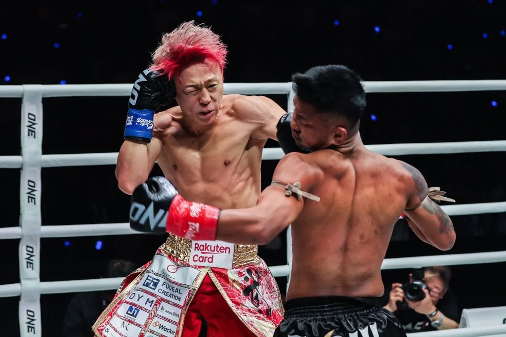 MAC_MMA_'s tweet photo. 改めて写真で見ると武尊とは思えないくらい右のガードめちゃくちゃしっかりしてるな

ジャブも蹴りも出てて完全体武尊って感じで何回でも見れるわこの試合 https://t.co/2CrqtdApFP