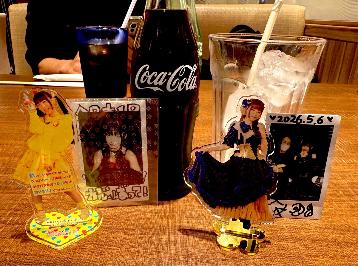 tkty3651's tweet photo. この後は #tetote さん主催
『GWラストぶちあげ大作戦!』
とのことで、ご飯の飲み物はもちろん!
『#コーラだよあいかしゃん』
#蒼様の護衛
#あいふぉんコーラ部
#BBDAN https://t.co/qaeWefDw0V