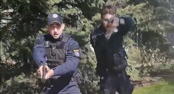 Співробітники національної поліції - ВОРОГИ УКРАЇНСЬКОГО НАРОДУ !
Поліція поза законом - порушення конституції та присяги, погрози зброєю, викрадення цивільних громадян.
Українці мають право оборонятися як від зовнішніх ворогів так і від внутрішніх. СЛАВА НАЦІЇ - СМЕРТЬ ВОРОГАМ !
