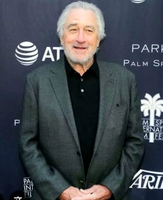 TOPRAK_2_'s tweet photo. Robert De Niro bir gün şöyle demiş:
Eğer bir şey olmak istiyorsanız,
Doğru ve Güzel insan olun.
O kulvarda pek yarış yok.
Ve eklemiş
Daha fazla “sevgiliye” sahip olmak sizi daha erkeksi yapmaz.
Daha fazla “erkek arkadaş” edinmek sizi daha güzel kılmaz.
Pahalı şeyler sadece ‘ucuz’ insanları çeker.
Ve bu arada gençlik geçer.
Güzellik de öyle.
Geride kalan tek şey karakterdir.
Kadınlar, topuklu ayakkabı ve kısa etek giyen herkes olabilir.
Erkekler, pahalı takım elbiseler ve ayakkabılar giyen herkes olabilir.
Ama aslında gerçek kadınlar ve gerçek erkekler, zihinlerini, ruhlarını ve karakterlerini ‘giyinenlerdir.’
Ne istediklerini bilirler ve asıl zarafetleri tavırlarında gizlidir.
Hayatınızı “ucuz” duygularla harcamayın.
Çocuklarımıza, bir arabanın başarı göstergesi olmadığını ve yürüyerek gitmenin yoksulluk anlamına gelmediğini öğretmeliyiz.