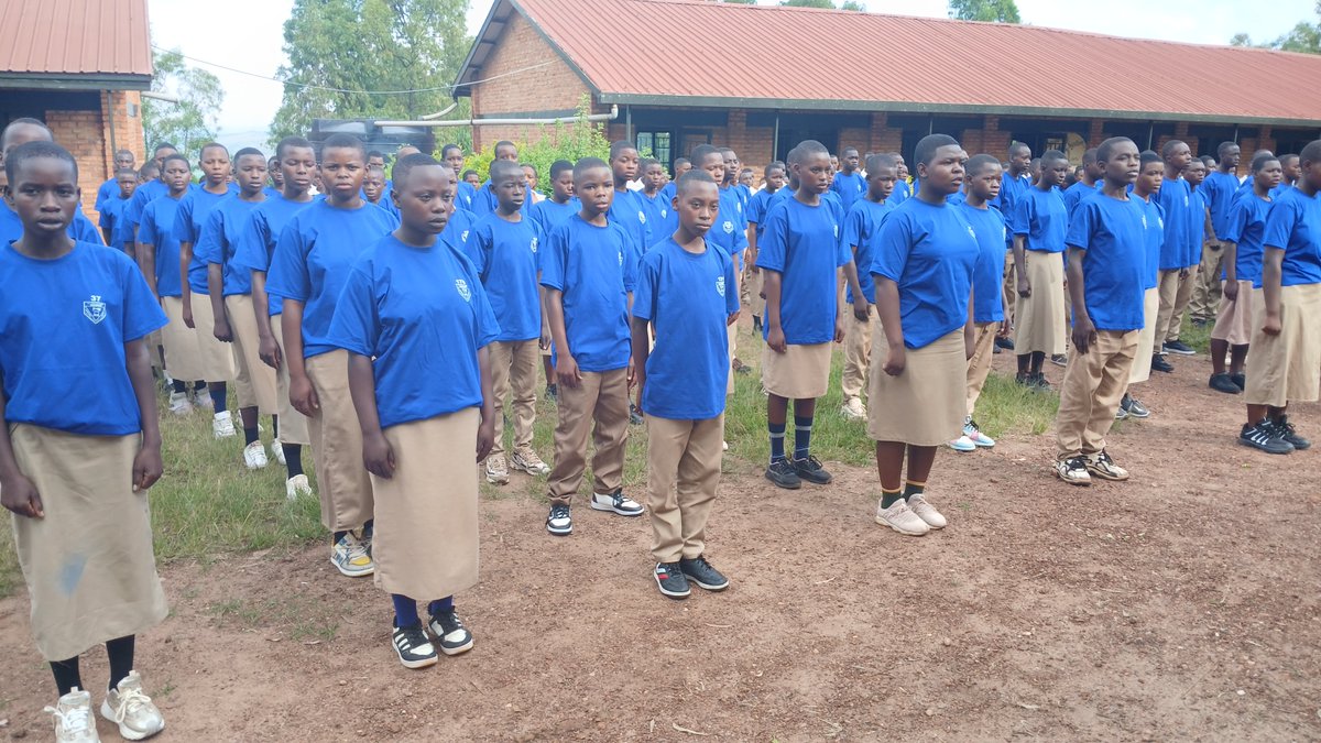 Migongogs's tweet photo. GS Migongo/TSS is a mixed with its mission centred to teaching and L. The M assembly happens to monitor attendance, and culture of eating B. diet is cultivated through the K. garden creation of onions, carrots, GV, @REBRwanda, @KireheDistrict , @nyarubuye_s , @HABIMANAPHENIAS https://t.co/wBl2U5oqQj